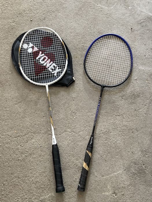 Set complet badminton: mașină automată, fluturași, rachete – Timișoara