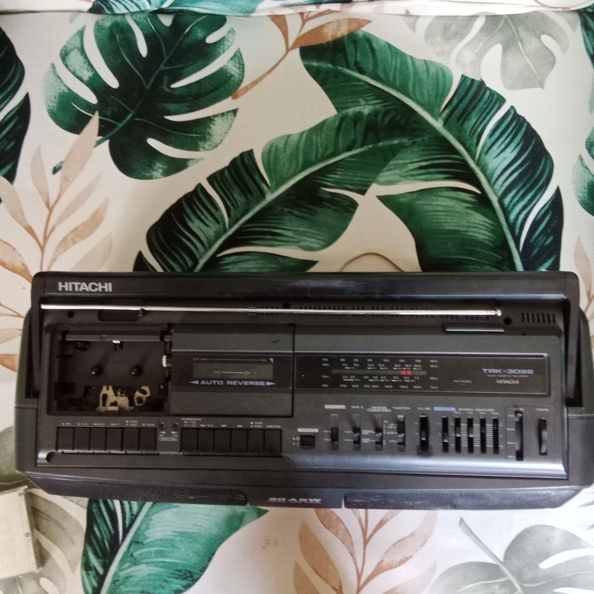 Магнитофон HITACHI TRK-3D82W