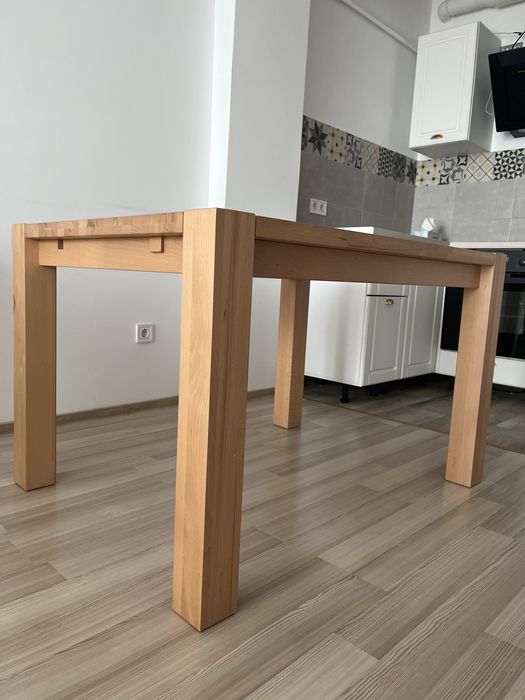 Masa solida lemn masiv 125x100 pret 750 RON