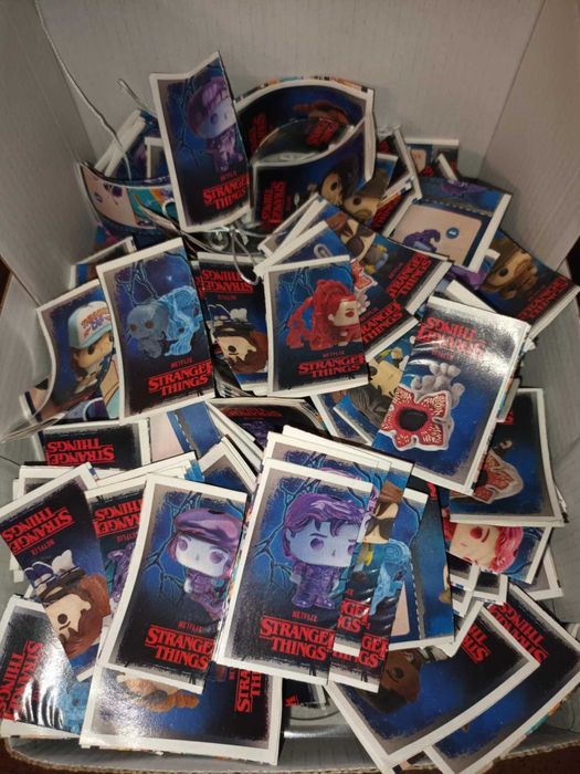 Сет играчки/фигурки Kinder Joy Stranger Things