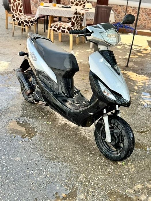 Vând scuter 49cc 2t