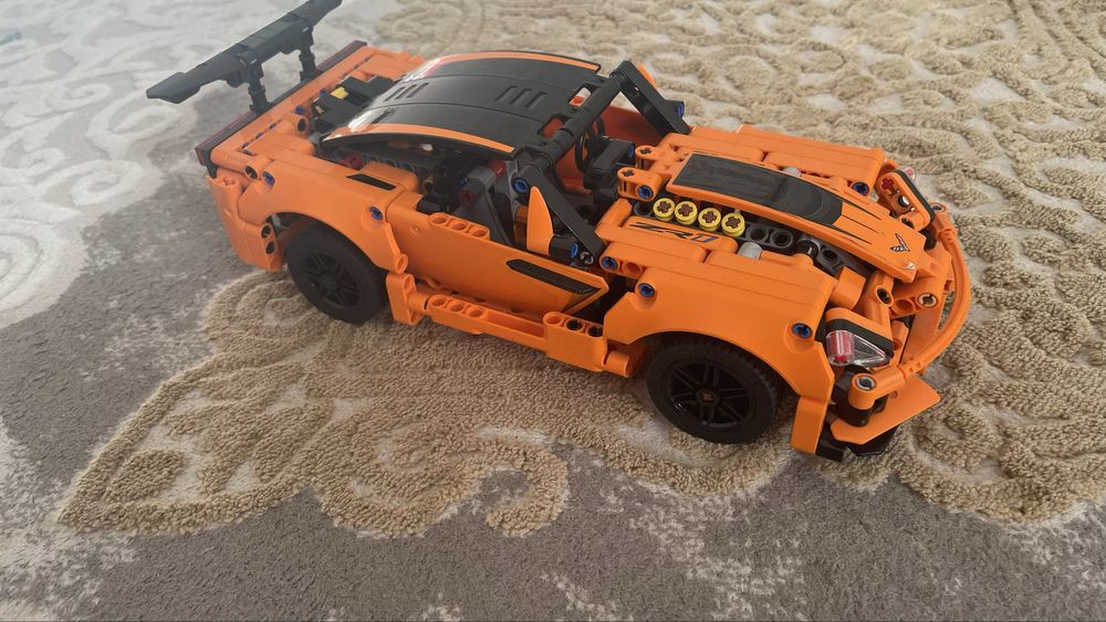 Продам LEGO Technic 42093 Chevrolet Corvette ZR1 Оригинальный набор