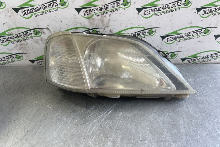 Far dreapta CU DEFECT 8200211006 Dacia Logan prima generatie