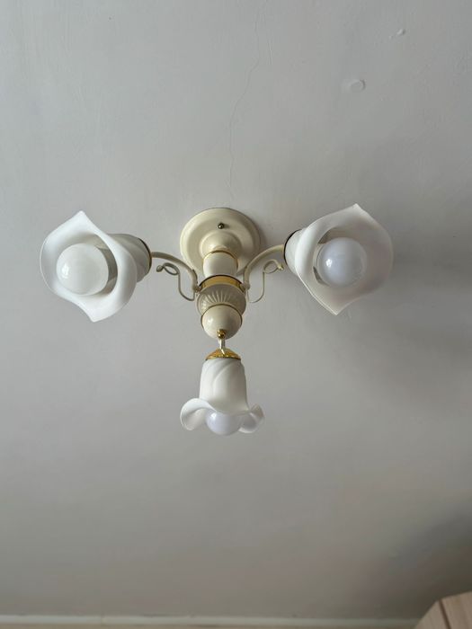 продаются люстра хорошом состояние б/у цена 4000 ТГ.