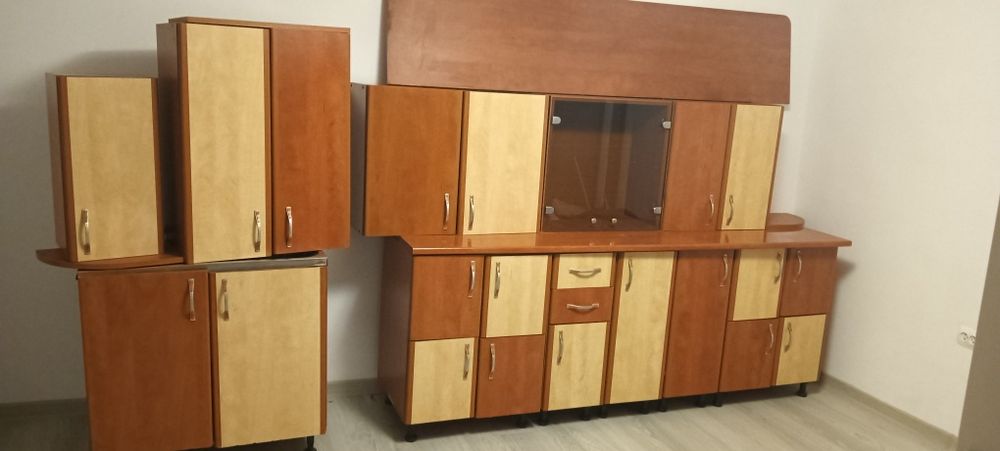 Mobilă bucătărie ca nouă