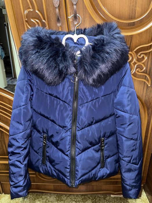 Kalta tyomniy siniy kurtka