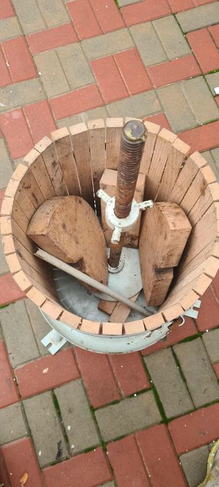 Presa struguri nouă