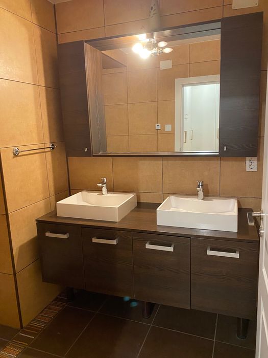 Set mobilier baie cu oglinda si 2 chiuvete si 2 baterii Grohe