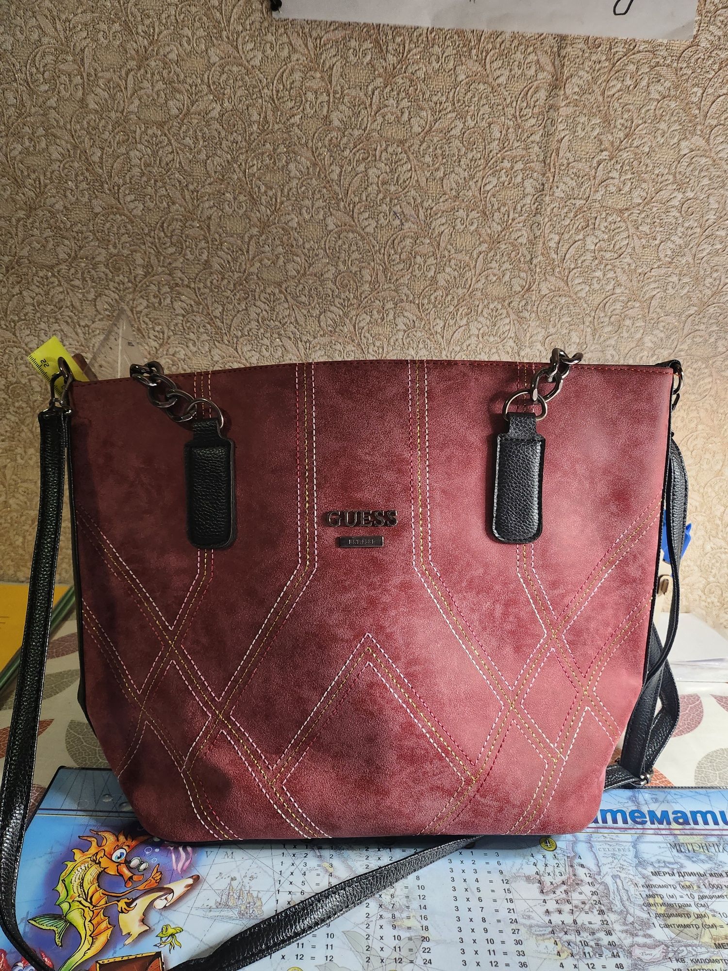 Продам сумку Guess новая