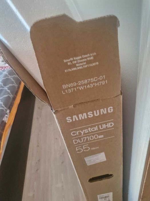 Продава се нов телевизор Самсунг 55 инча Cristal UHD DU 7100