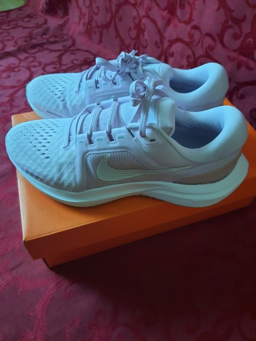 WMNS Nike Air Zoom Vomero 16