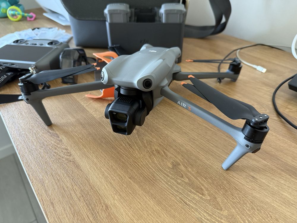 Drona DJI Air 3 fly more combo