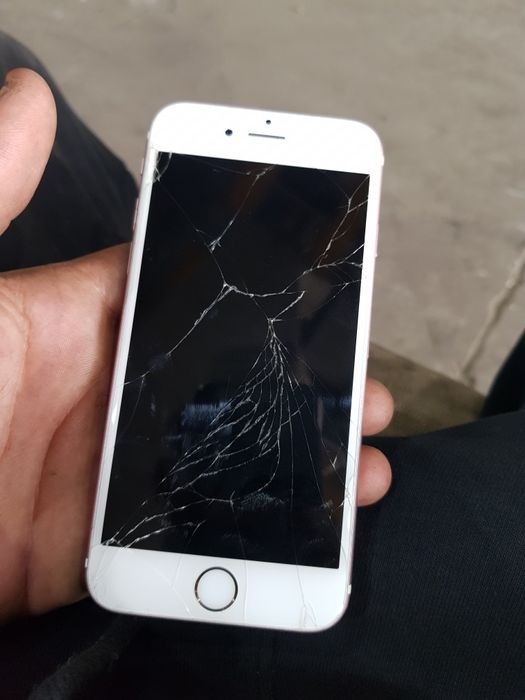 Iphone 6s fisurat