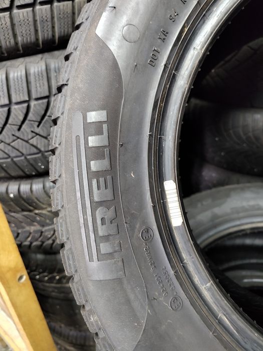 Продавам 4 зимни гуми 215/60/16 Pirelli