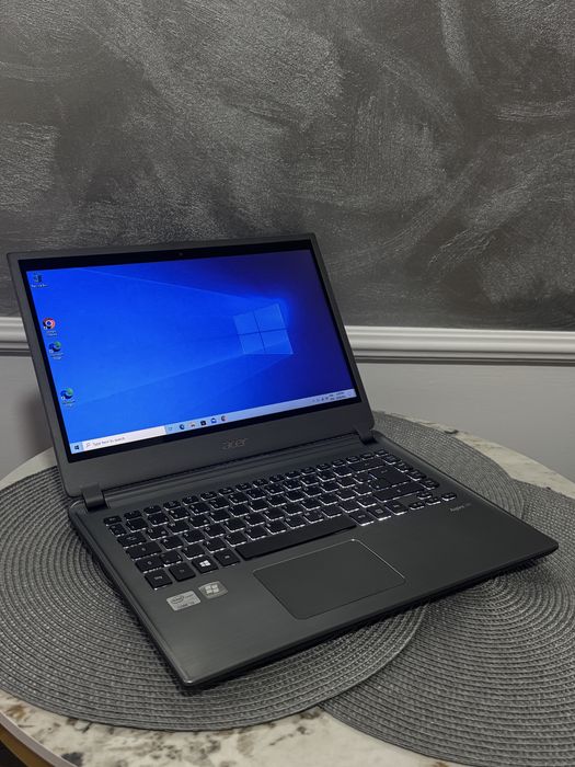 Laptop Acer M5 14” i3 4Gb ram 500 hdd, windows 10 pro.