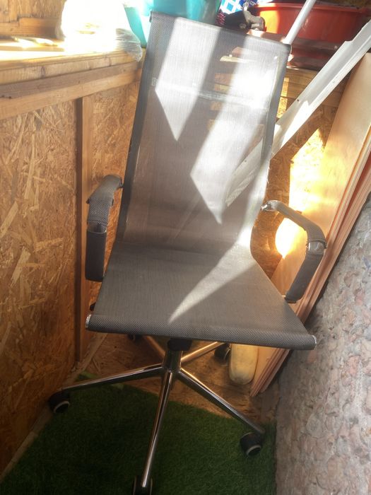 Стул качалка серый