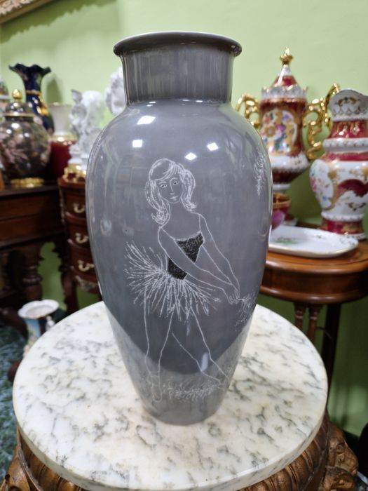 Уникална антикварна немска порцеланова ваза H&G Heinrich