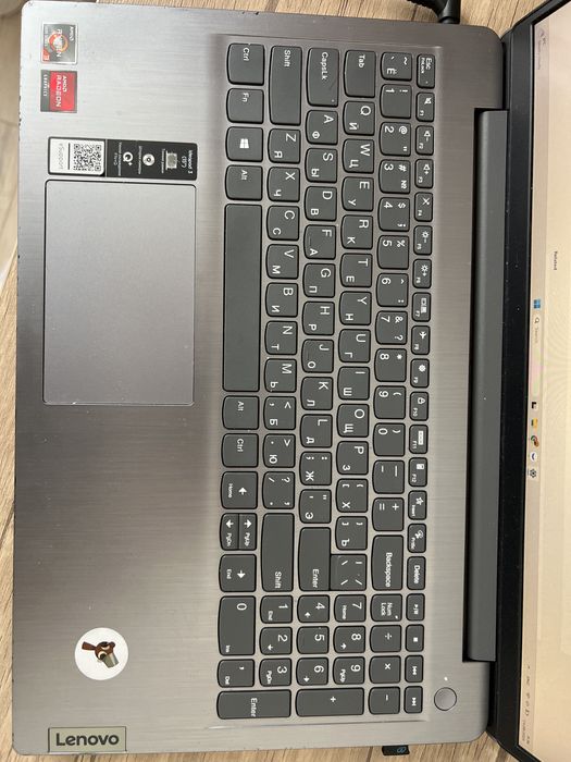 Lenovo Ryzen 3 AMD RADEON