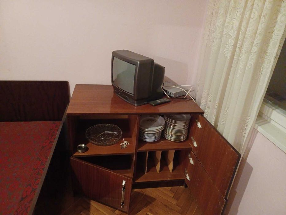 Подарявам стари мебели