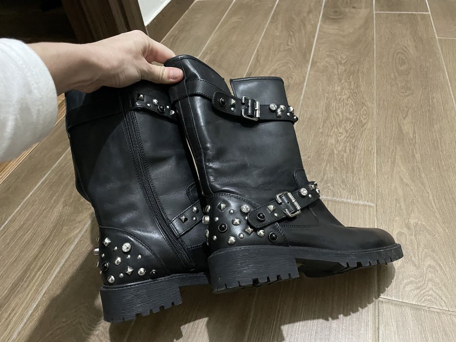 Vand cizme piele, negre, cu tinte si catarame, marimea 39