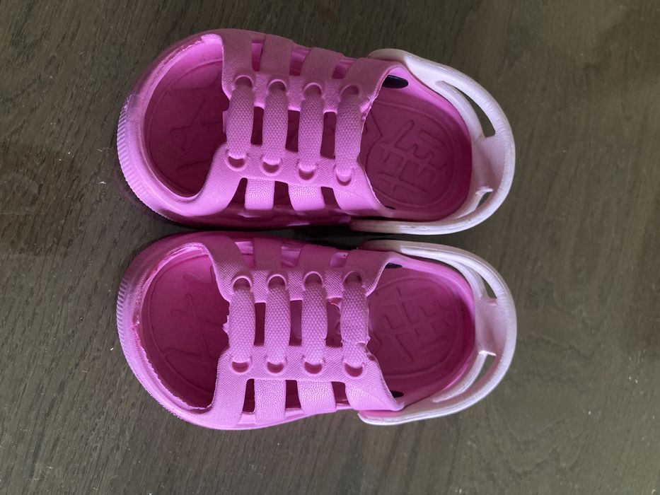 Бебешки ботушки и пантофи