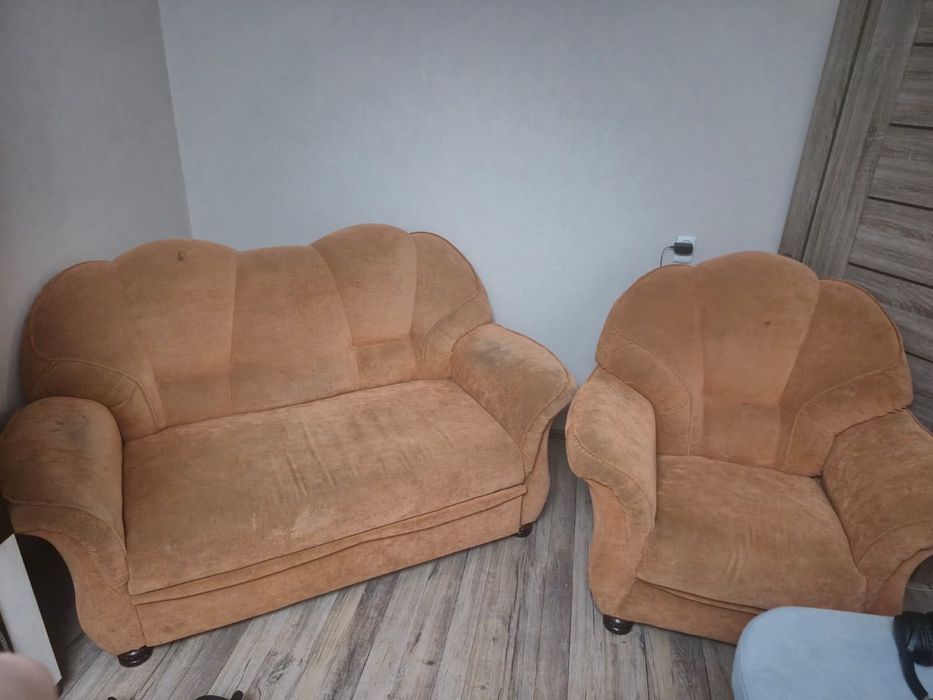 Отдам диван и кресло