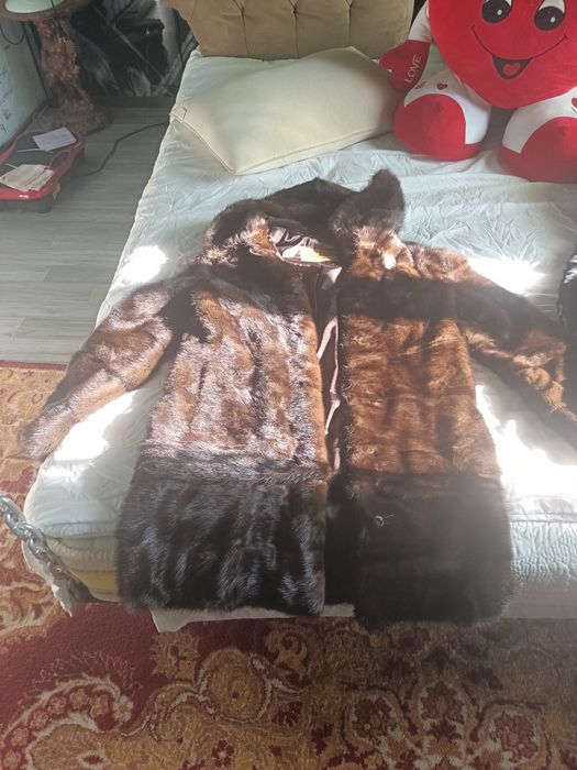 Продам шубы 2 штуки