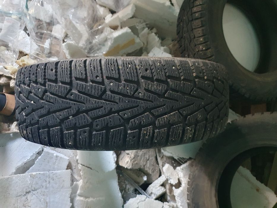 Продам зимнюю покрышку