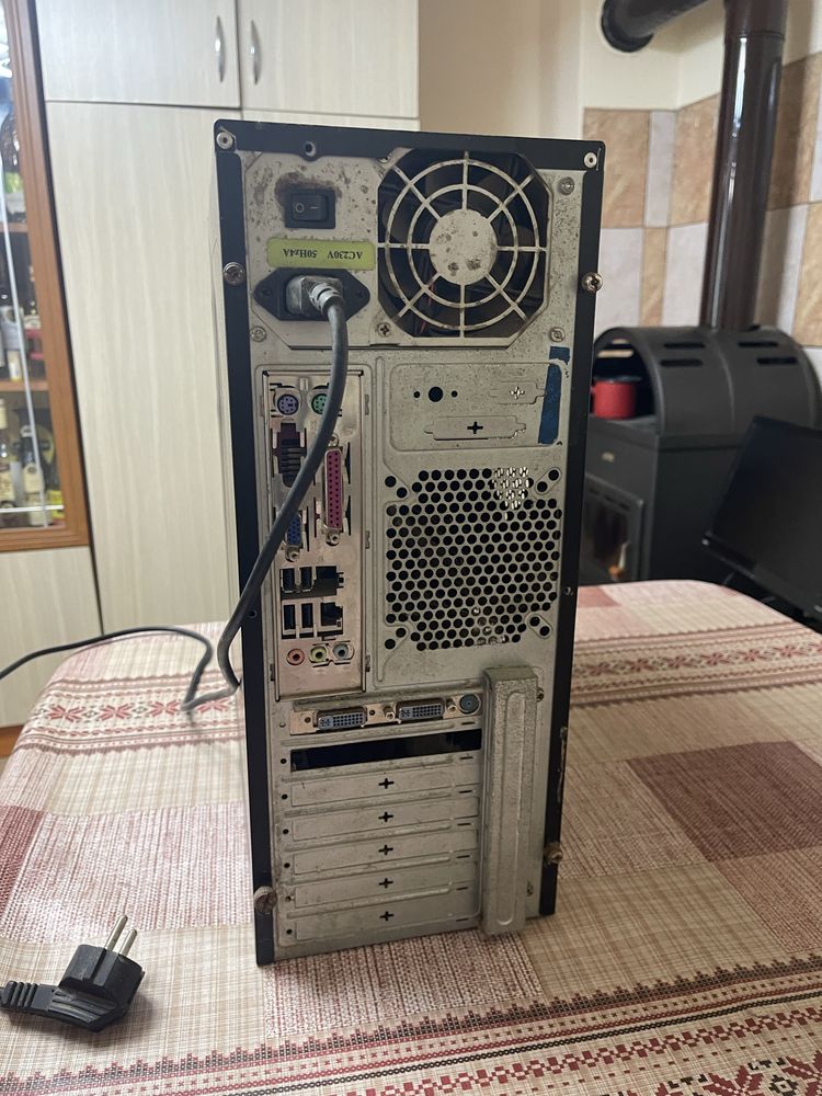 De vanzare monitor si unitate centrala de calculator carcasa pc