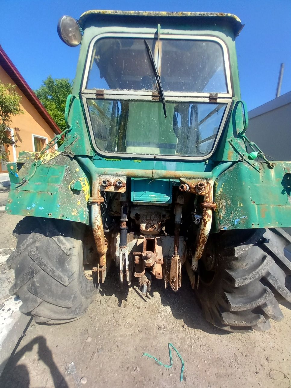 Vând tractor și vagon de pădure
