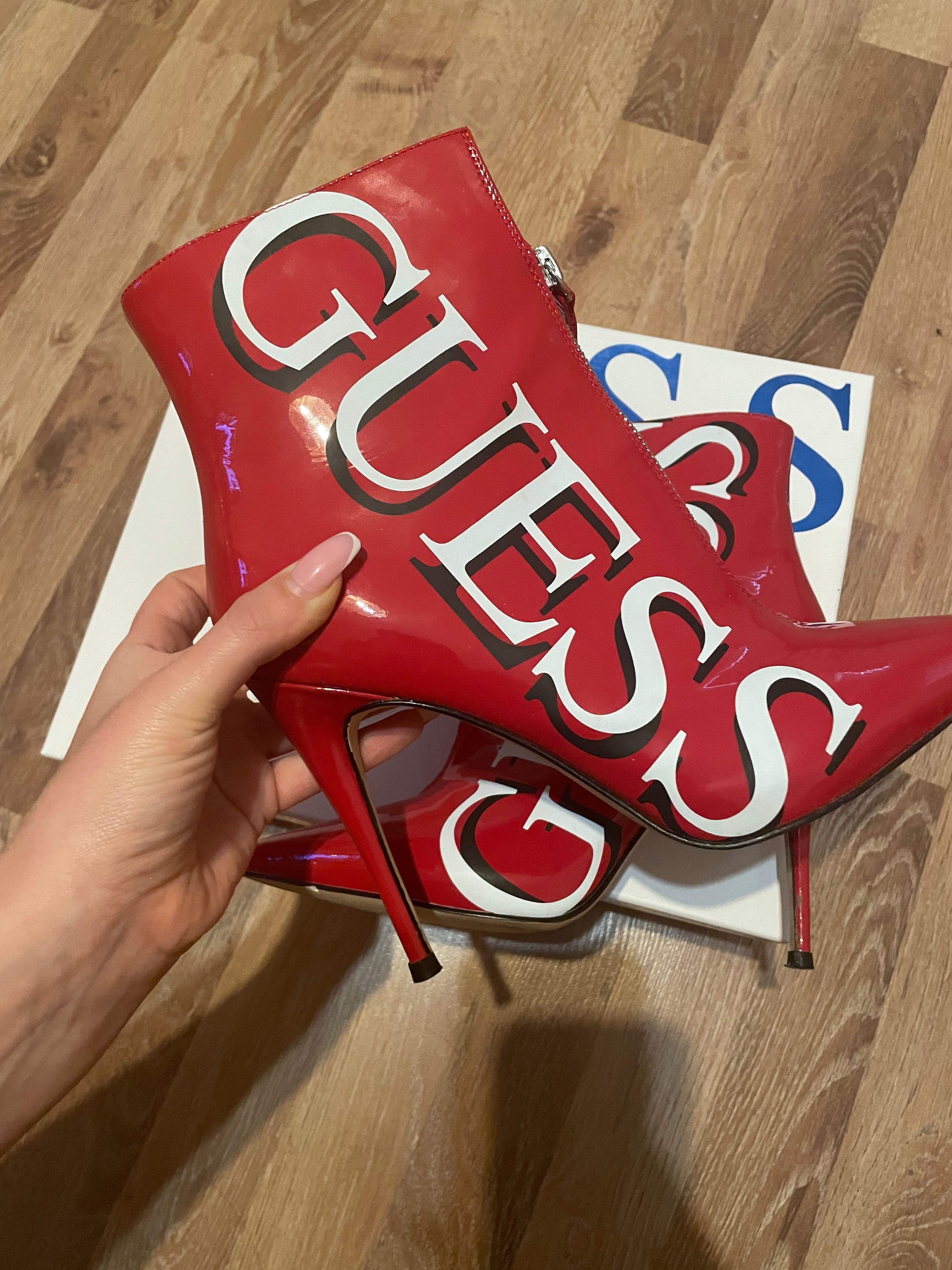 Боти Guess червени