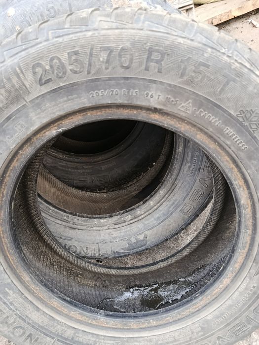 Продам комплект зимней резины