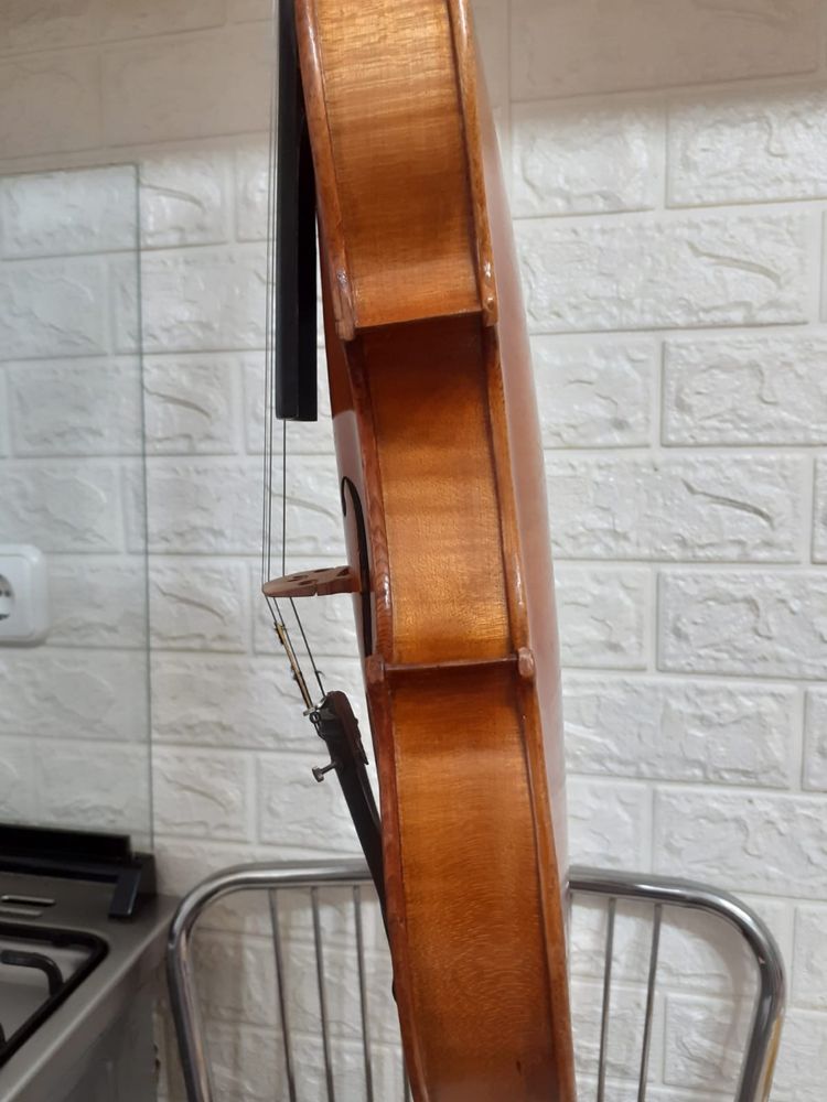 Vand vioara veche model stradivarius