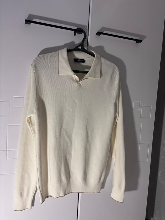 Стильная белая мужская кофта — этого сезона!