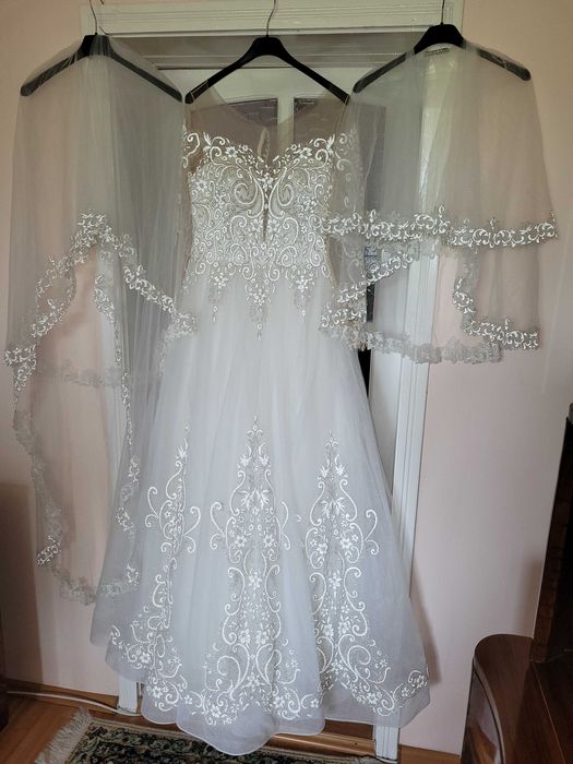 Vand rochita de mireasa