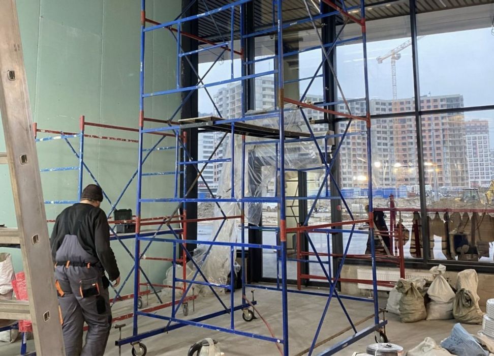 Аренда вышка тура, леса на колесах. Аренда вышек