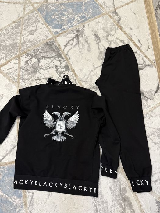 Продаю спортивку blacky