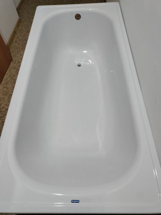 Продам ванну с ножками 170х70 новая