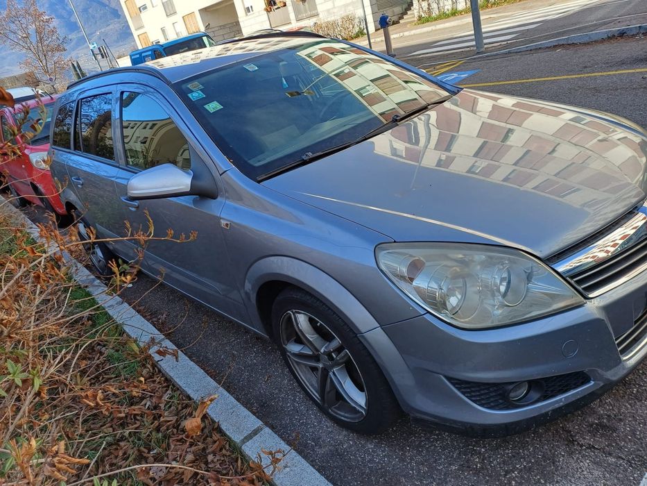 Vând Opel Astra face lift motor defect (desfăcut)