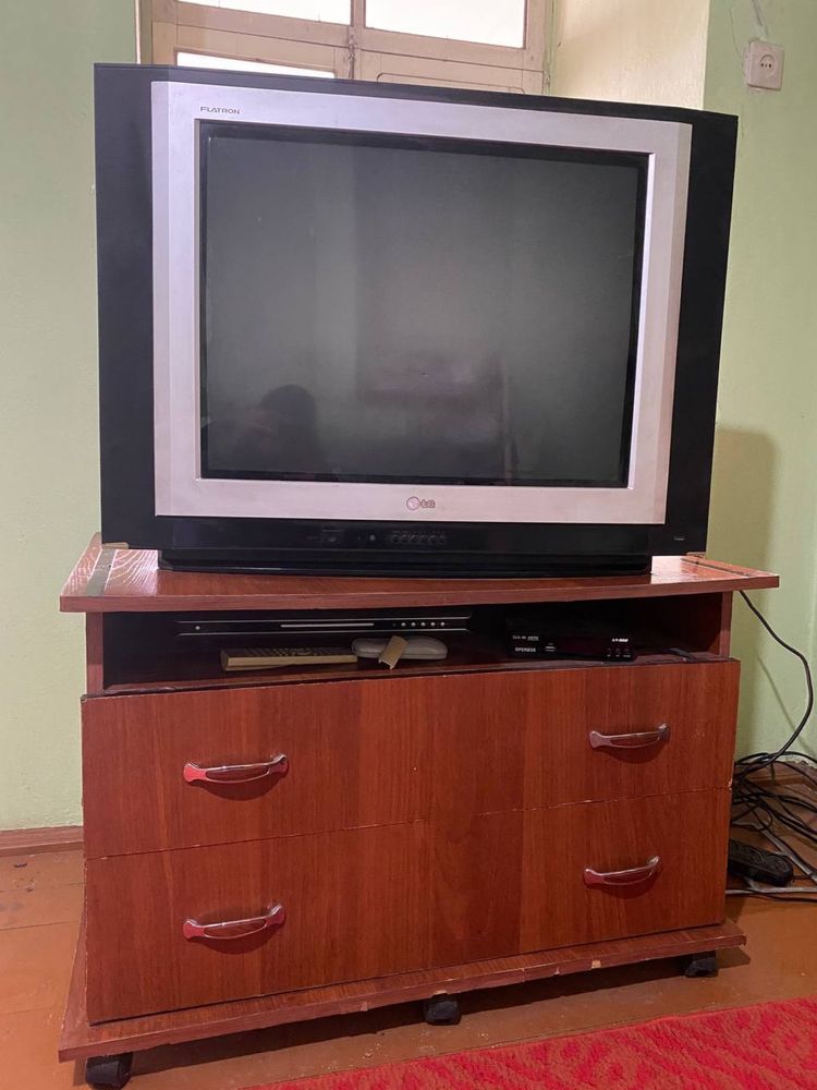 Rangli televizor sotiladi