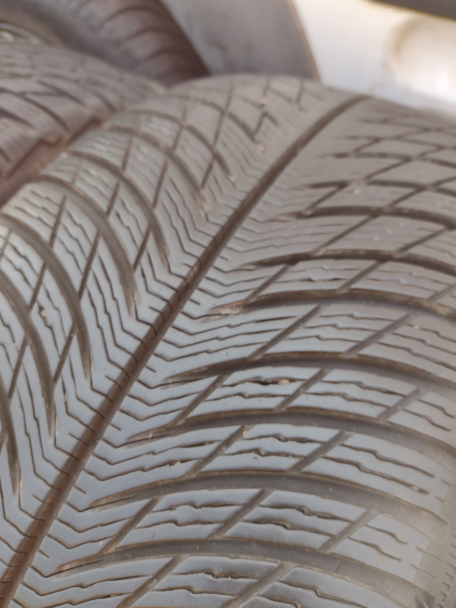 Топ състояние 4бр.235/55/19 Michelin PA5 suv dot3621
