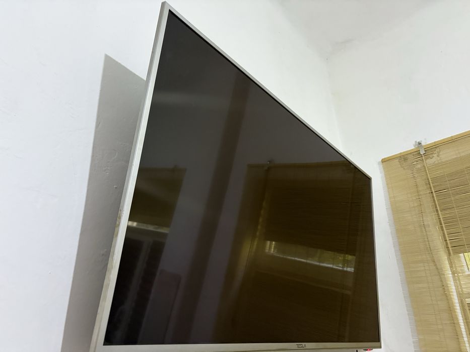 Televizor Tesla Smart TV – funcționează pe HDMI + YouTube