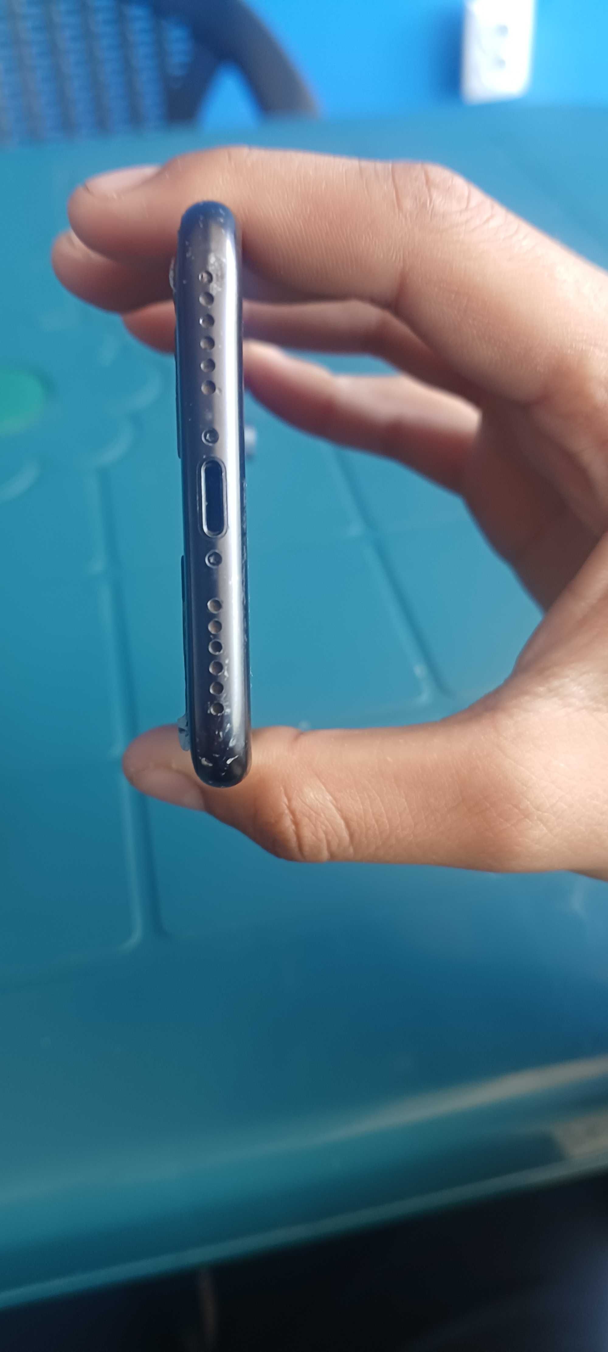 Продавам iphone 7