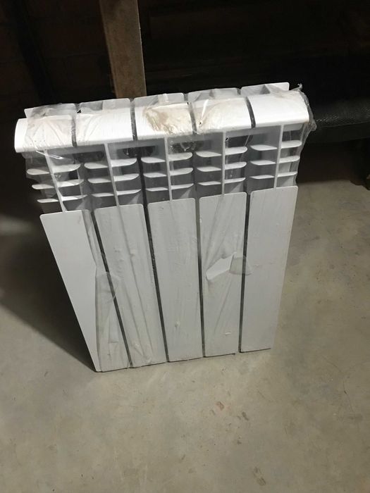 Совершенно новая батарея для отопления.