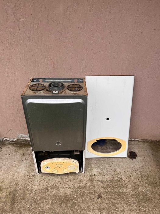 Vand centrala Ariston 2009 functionala sau pentru piese