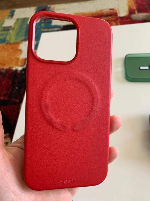 Vand huse originale Next One pentru iPhone 14 Pro Max.