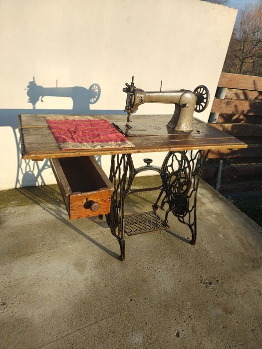 Mașina de cusut Jones manufacturing machine