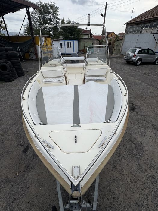 Лодка 5.7м с мотор Yamaha 115hp на 400 мото часа