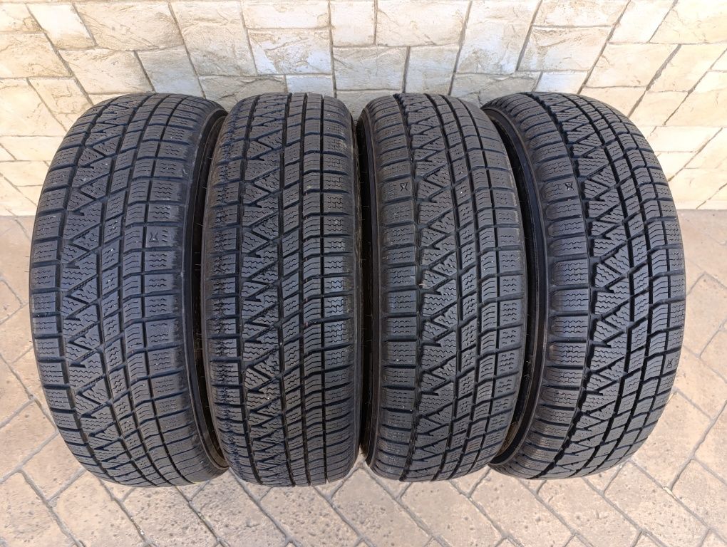 Зимни гуми Kumho 205/70/15 dot 2022