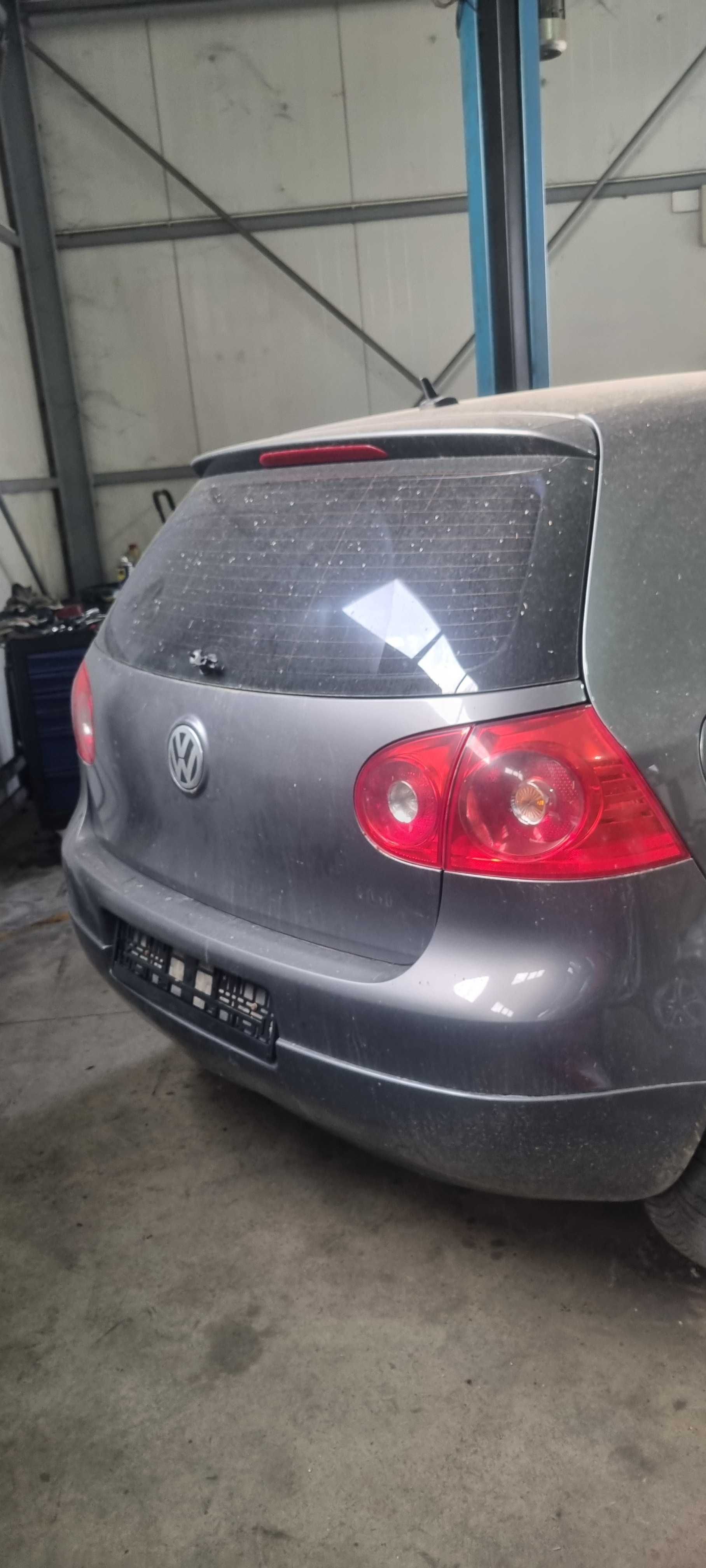 Dezmembrez VW Golf 5 Hatchback 1.6 MPI motor BSE benzina